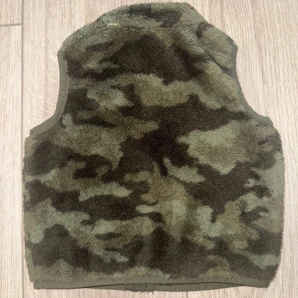 Old Navy Green Camouflage Fleece Vest